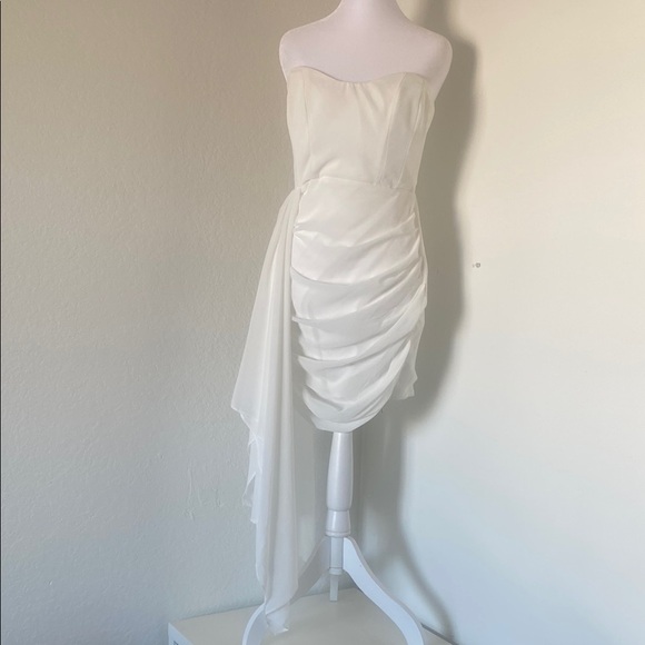 12TH TRIBE White Strapless Gown with Off-the-Shoulder Neckline Small Size - Picture 4 of 10